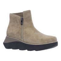 Front view of Hally DK. TAUPE KIDSUEDE